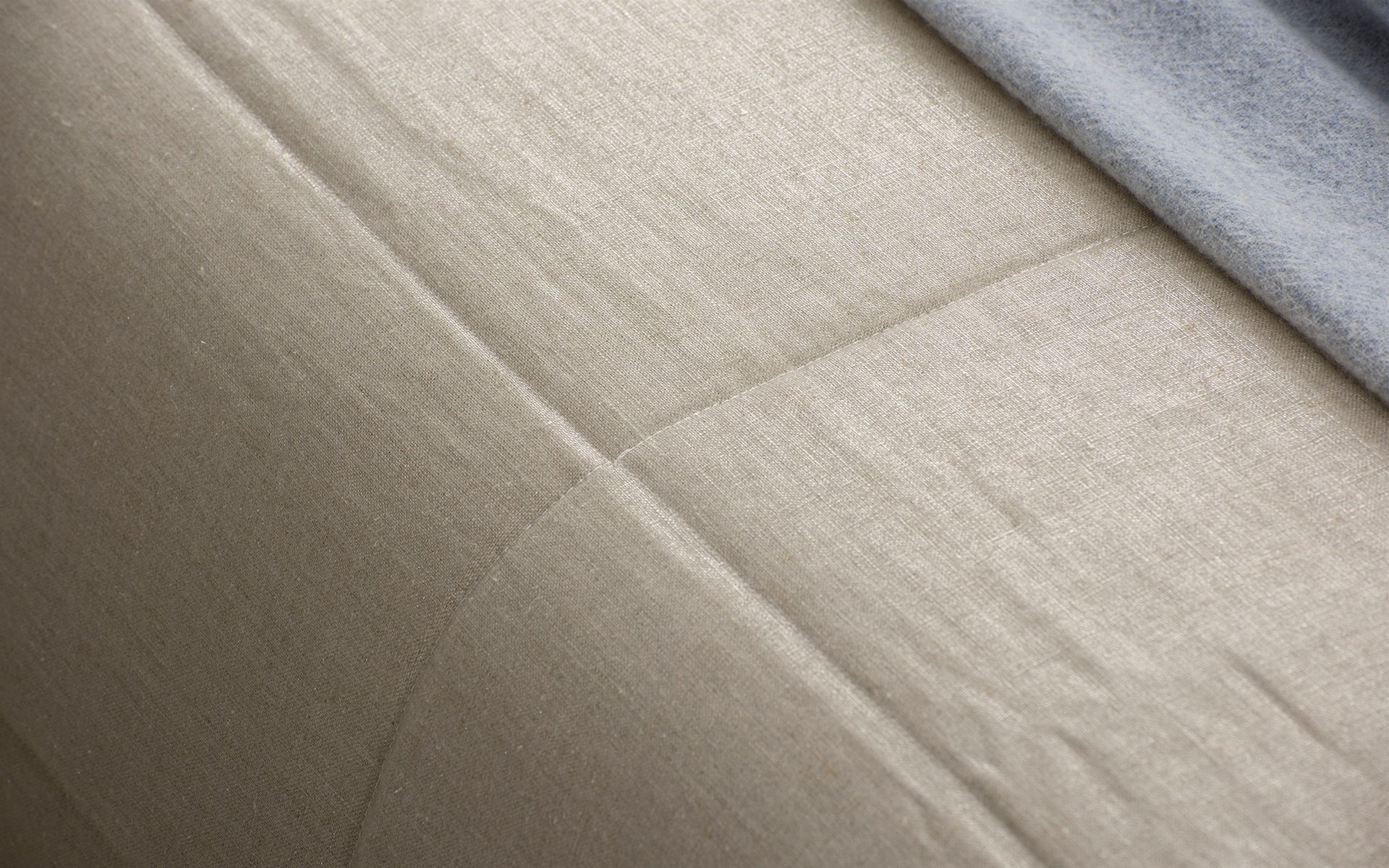 Mrs.Me home couture - bedspread SilverPad 2026 detail1 webS